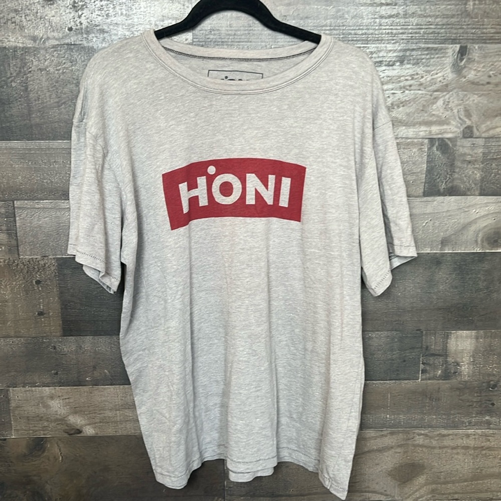 Gray And Red Honi Short Sleeve T-Shirt